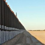 Empieza la construcción del muro de acero en El Paso, Texas estados unidos