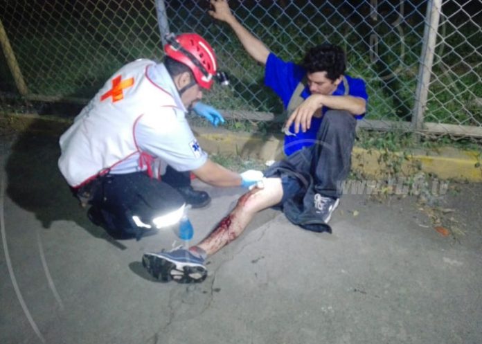 Hombre es acuchillado