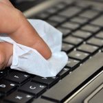 Cómo y por qué debes limpiar el teclado de tu ordenador ordenador