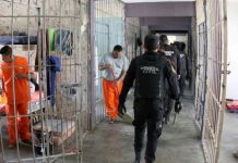 México: Dos presos vestidos como guardias escapan de una cárcel por la puerta principal mexico