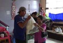 Gobierno continúa entregando paquetes alimenticios a madres de los caídos