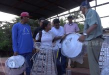Autoridades municipales entregan instrumentos a banda escolar de Nandaime nicaragua