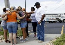 Lamentan muerte de 17 personas al hundirse bote en Missouri Misuri