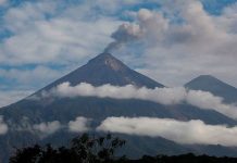 El Volcán de Fuego de Guatemala registra descenso de flujos piroclásticos