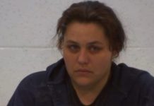 Mujer es acusada de asesinato tras la muerte de su hijo de 10 años en EE.UU Mujer es acusada de asesinato