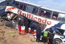 Choque de autobús deja 17 muertos en Bolivia