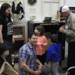 Turista abre caja fuerte que duró cerrada más de 40 años en Canadá anada