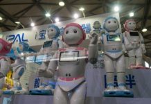 Un robot profesor como compañero de los niños robot profesor