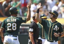 Athletics empatan a houston en cima del oeste athletics