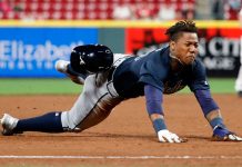 Acuña batea sencillo y anota en su debut; Bravos ganan