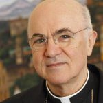 Acusador del papa Francisco ahora acusa a su propio hermano italia