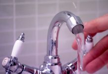 Mujer murió por usar agua del grifo para lavarse la nariz victima mortal