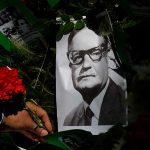 Ofrendas florales en Chile en memoria a Salvador Allende chile