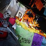Chavela y Cantinflas llevan la fiesta mexicana de los muertos a Madrid dia de los muertos