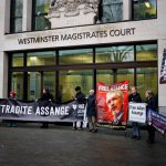 Julian Assange declara como presunta víctima de espionaje wikileaks