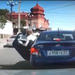 Psicópata atropella a su esposa luego que le pidiera el divorcio rusia