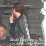 Baterista sufre derrame cerebral en pleno show (VIDEO) baterista