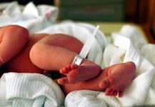 Italia: Bebé que contrajo coronavirus se recupera al lado de su familia europa