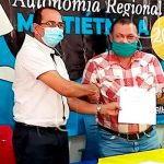 Jóvenes realizan tarde recreativa con el teatro callejero en Bilwi nicaragua