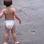 Protegen a niño que caminaba solo, descalzo y en pañal en México mexico