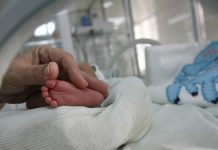Recién nacido que contrajo coronavirus está «fuera de peligro» londres