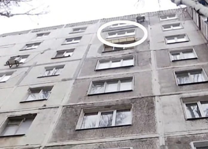 Bebe_ventana_Rusia rusia