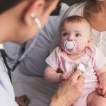 Inicia juicio de médico español acusado de abusar a 52 niños suecia