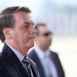 Presidente de Brasil decreta como «servicios esenciales» gimnasios y barberías jair bolsonaro