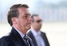 Presidente de Brasil decreta como «servicios esenciales» gimnasios y barberías jair bolsonaro