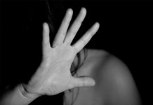 Mata a su esposa con un destornillador y oculta el cadáver en un bosque esposo