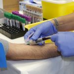 Mujer se rompe el brazo en un concurso en vivo turistas alemanes