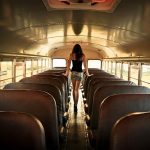 Busero desvió ruta, estacionó autobús y violó a pasajera el salvador