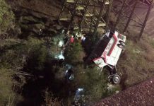 Video: Un muerto y varios heridos al caer bus a barranco en Alabama caida de autobus a un barranco