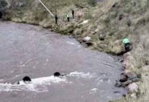 Tres muertos y 12 desaparecidos en accidente de bus en Perú andes peruanos