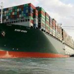 Centenas de barcos a la espera para atravesar el canal de Suez bloqueado canal de suez