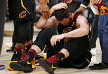Irving y James guían a Cavaliers a triunfo sobre Knicks cavaliers