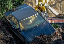 Californianos regresan a sus casas tras devastadores aludes que dejaron 21 muertos