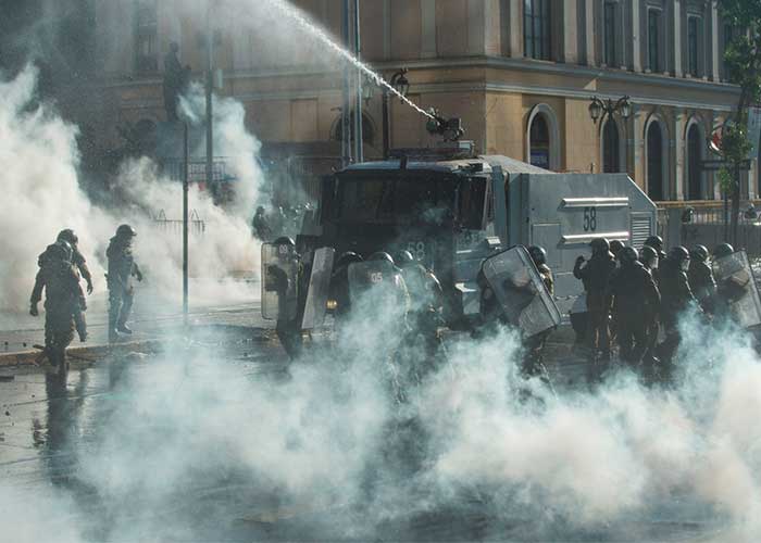 Carabineros_ZkeGVpQ chile