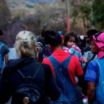 AMLO ofrece empleos a caravana de migrantes en la frontera sur mexico