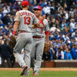 Mikolas domina, Cardenales vencen a Cachorros y siguen vivos miles