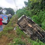 Vuelco de microbús en Carretera Sur deja 6 personas lesionadas accidente de transito