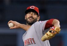 Harvey debuta con Rojos en triunfo sobre Dodgers 6-2 reds