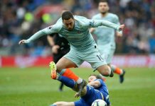 Chelsea remonta y vence a Cardiff en medio de polémica liga