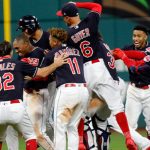 Con hit de Allen en la 11ma, Indios superan a Medias Rojas indios