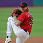 Padres adquieren a Clevinger, su 5to canje en 3 días san diego