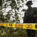 Cadena humana exige fin de la violencia en Colombia cauca
