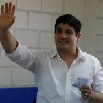 Imagen del presidente Carlos Alvarado sigue por el suelo, según encuesta imagen