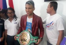 El campeón Cristofer Rosales arribó al país tras su primera defensa cristofer