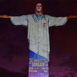 Cristo Redentor de Brasil se ‘viste’ de médico (Videos) brasil
