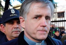 Incluirán a cura Julio Grassi en registro genético de violadores argentina